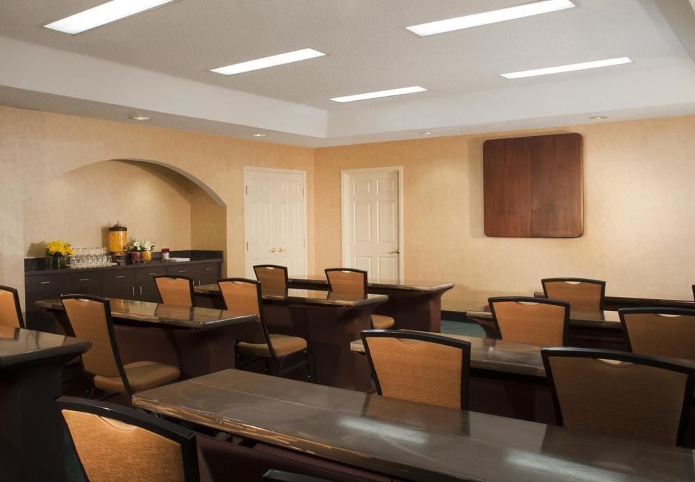 By Marriott Butler Boulevard Hotel