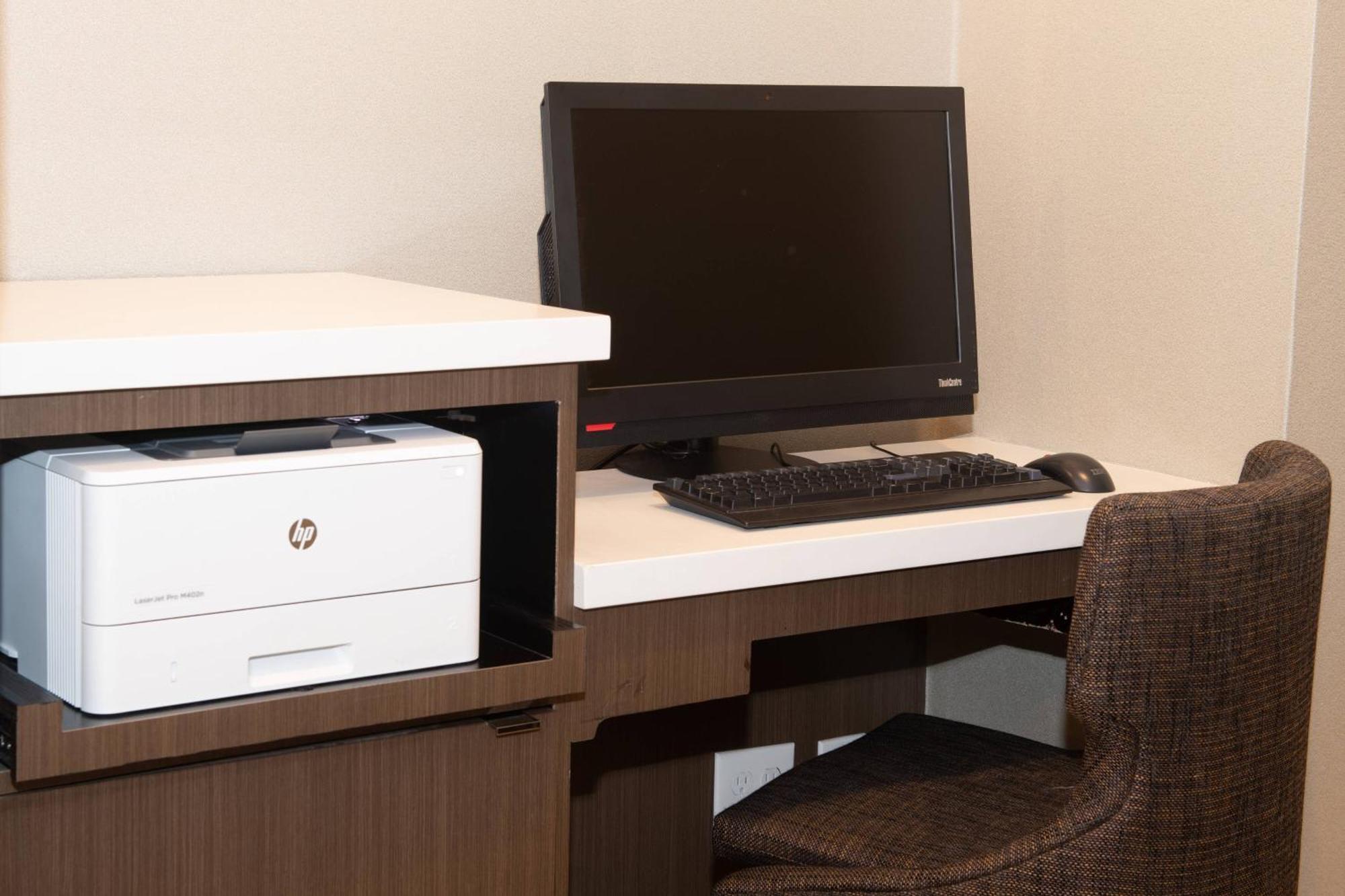 Hotel By Marriott Butler Boulevard 3*