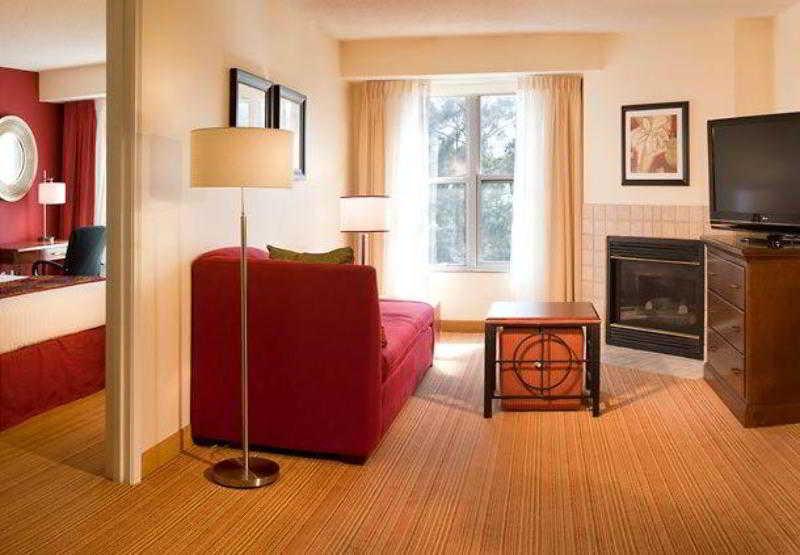 Hotel By Marriott Butler Boulevard 3*