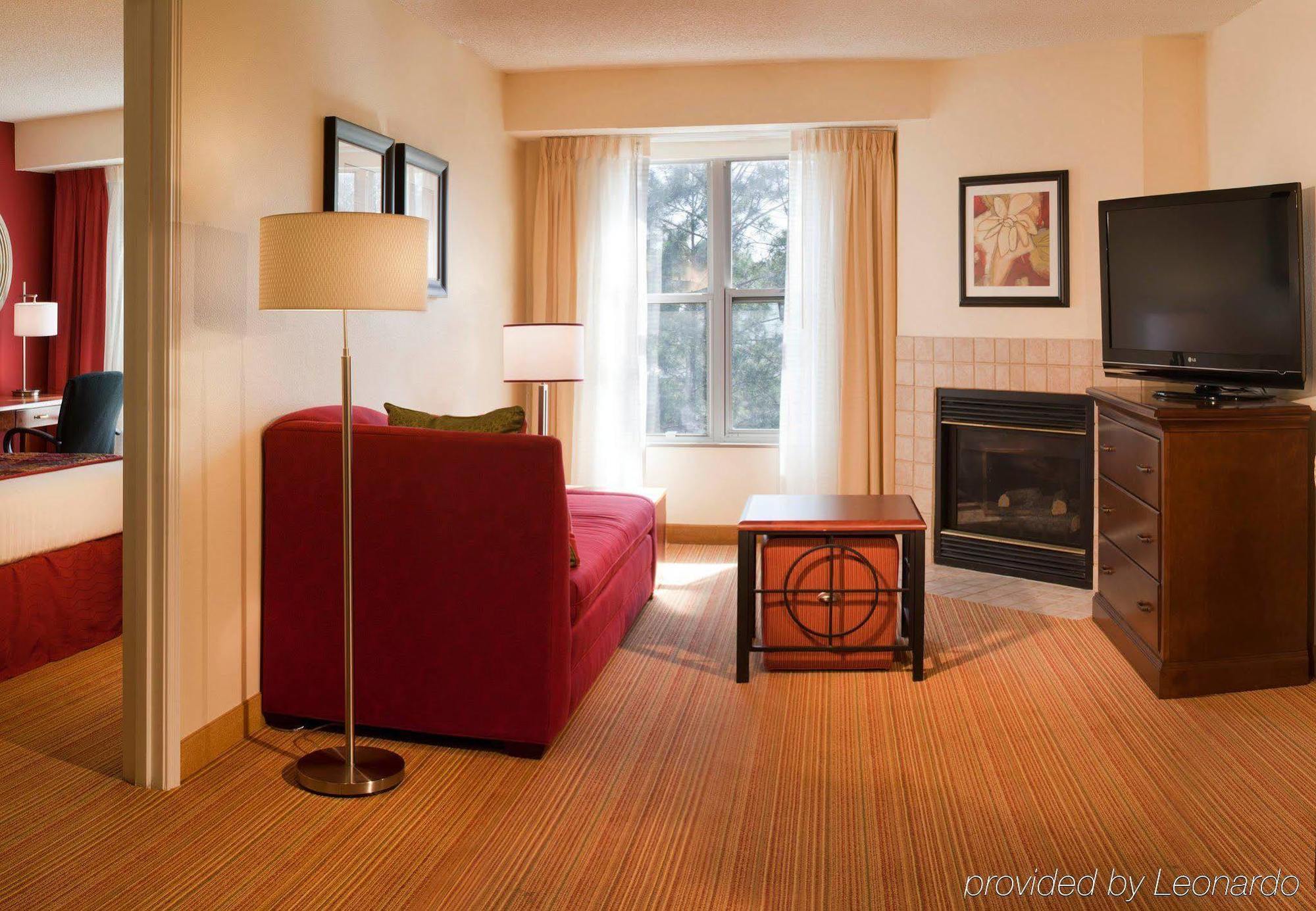 Hotel By Marriott Butler Boulevard 3*