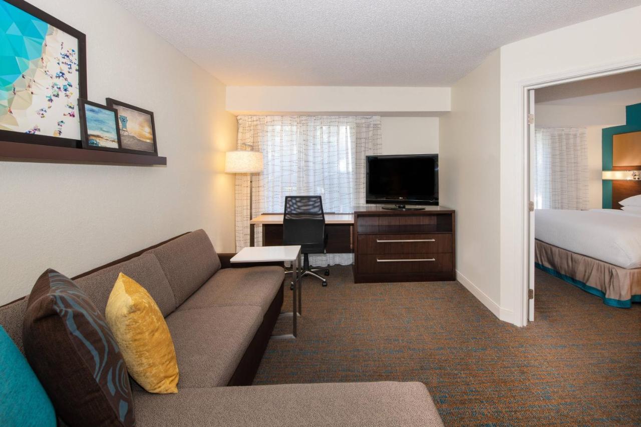 Hotel By Marriott Butler Boulevard 3*