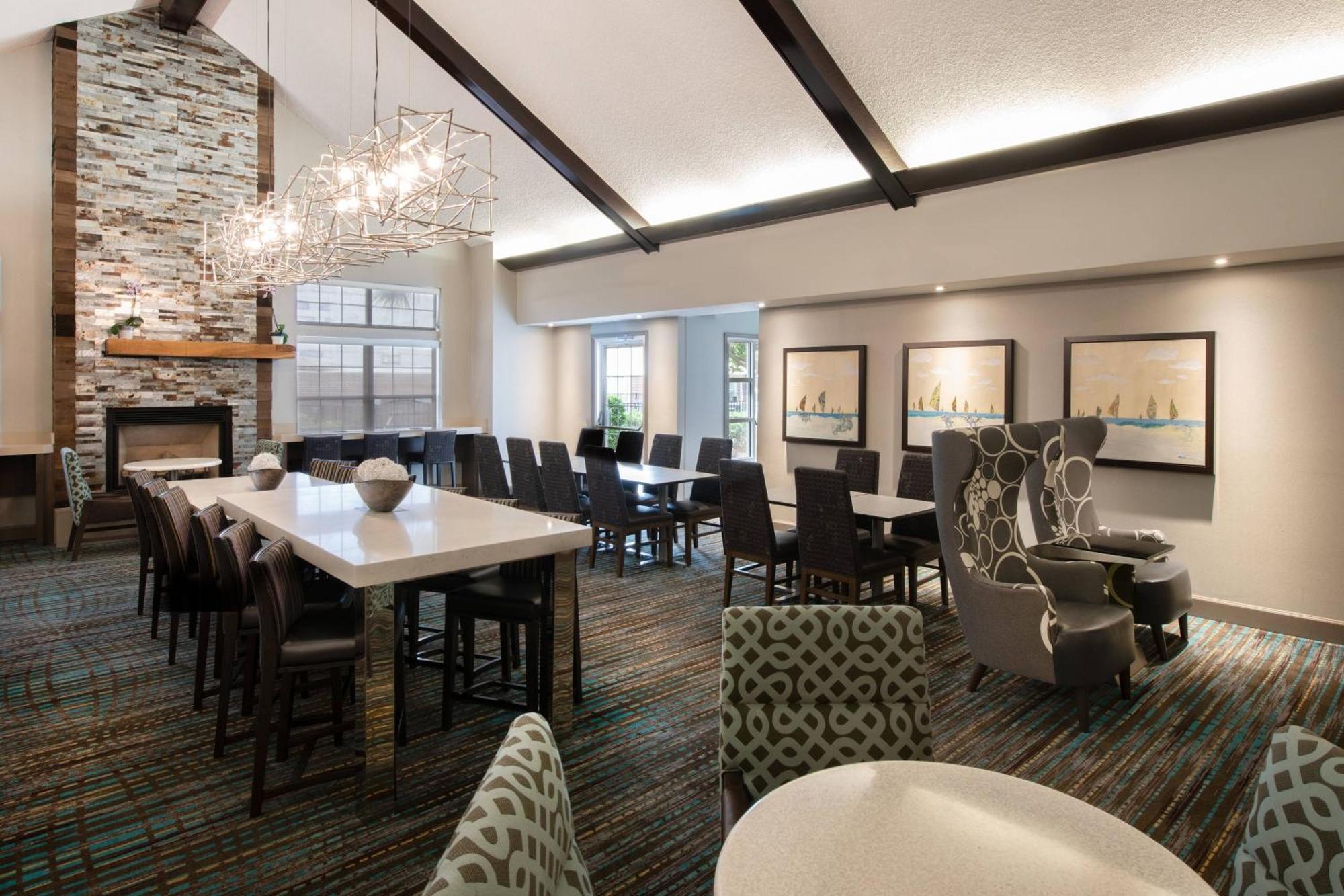 By Marriott Butler Boulevard Hotel