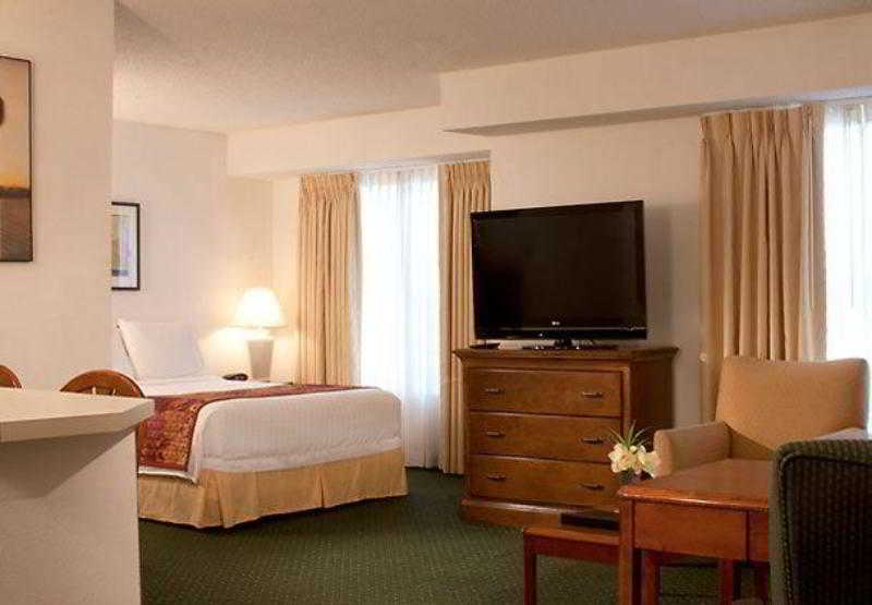 Hotel By Marriott Butler Boulevard