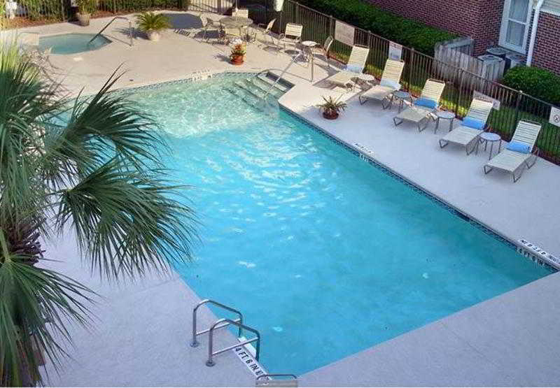 By Marriott Butler Boulevard Hotel
